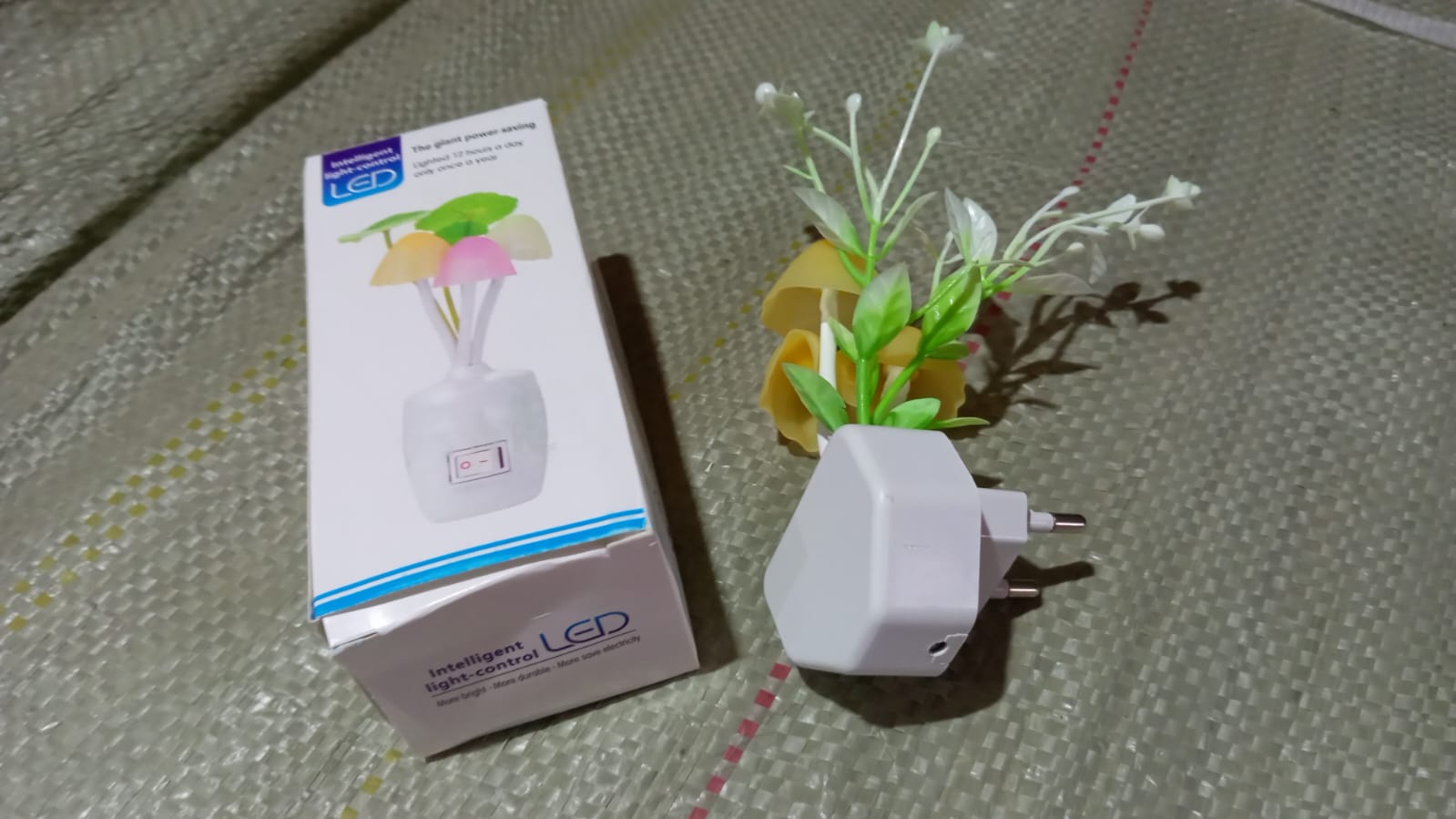 0239A  Fancy Color Changing LED Mushroom Night Light Kids Beautiful Color LED Illumination Automatic On/Off Light Sensor Night Lamp 0239A  Fancy Color Changing LED Mushroom Night Light Kids Beautiful Color LED Illumination Automatic On/Off Light Sensor Night Lamp